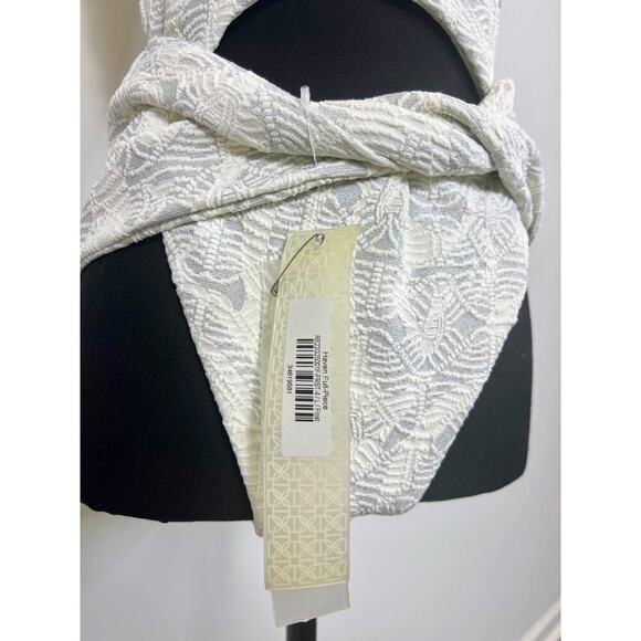 Devon Windsor Haven Full Piece in Frost White Large Cutout Twist Front Textured - Picture 6 of 6